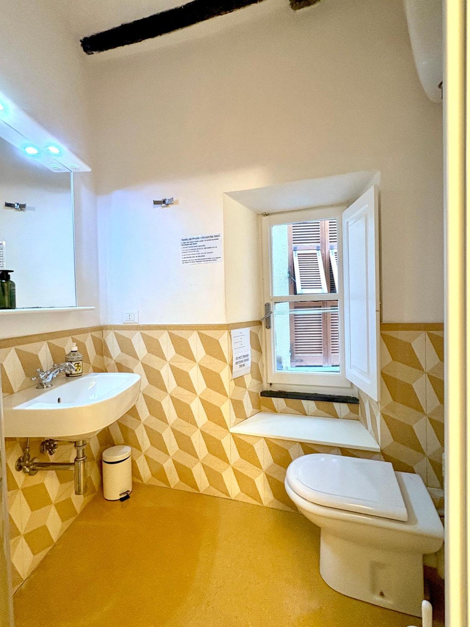Marina Apartment, Unique, Authentic, Beachfront, 2 Aircondo Bdr , 2Bht, Easy To Train Or From Private Parking Vernazza Eksteriør billede